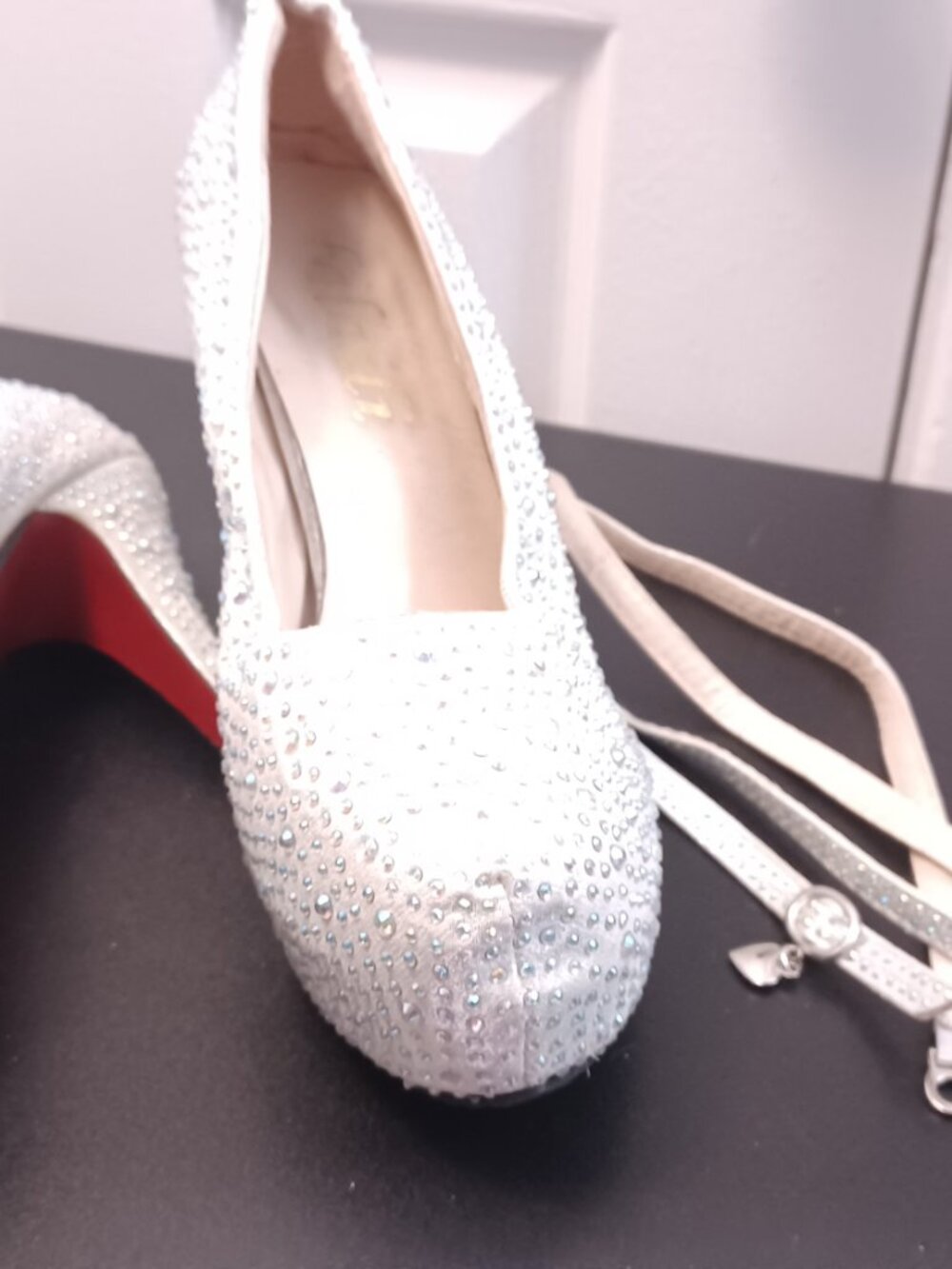 Crystal Queen White Wedding And Party Shoes pair of silver shoe size of 7.5